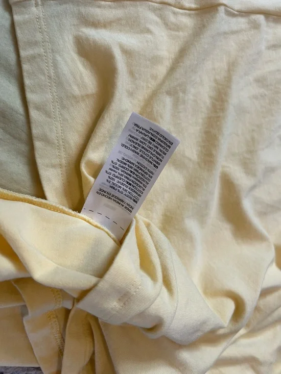 Chico’s Butter Yellow Scoop Neck Top with Ruffle Crochet tassle sleeve size L - Picture 4 of 5